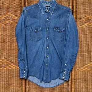 VTG Wrangler Pearl Snap Long Tail Denim Work Shirt - Raw Hem Long Sleeve